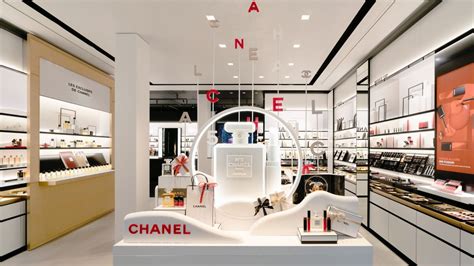 Chanel opent beautyboetiek in Antwerpen .